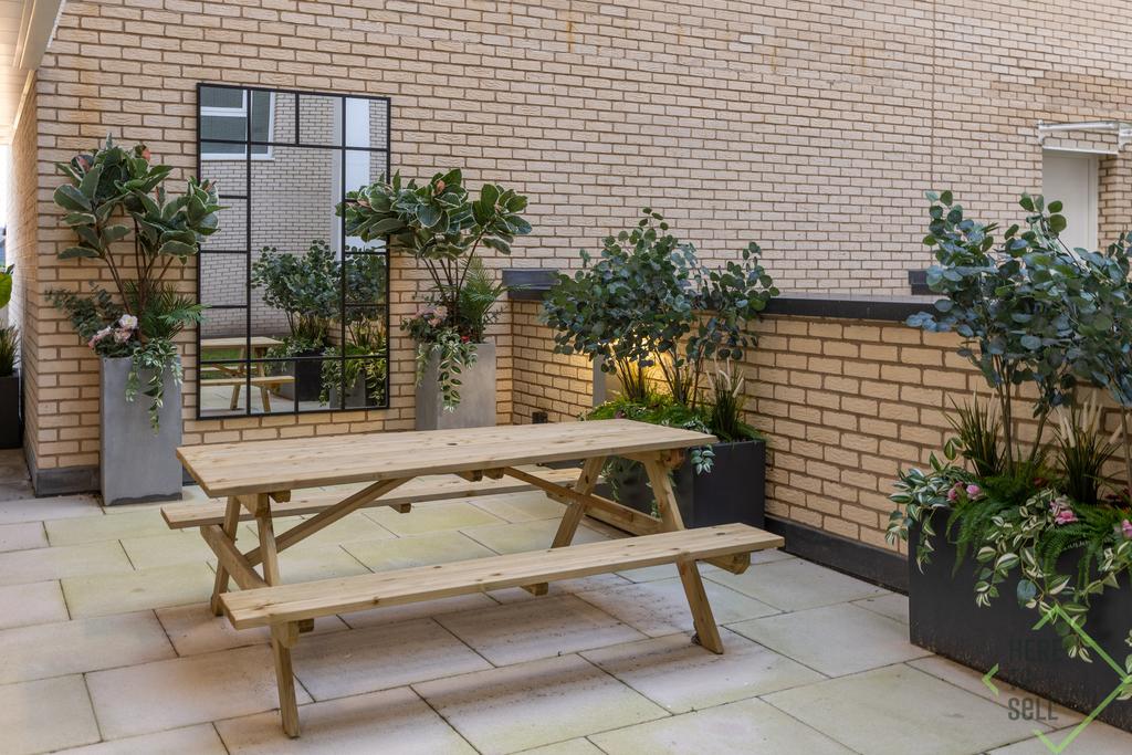 Flat 612, 2 Caxton Road, N22 6 FG-32