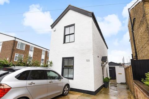 2 bedroom detached house to rent, Acre Road, Kingston Upon Thames KT2