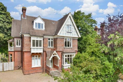 2 bedroom flat for sale, Somers Road, Reigate, Surrey