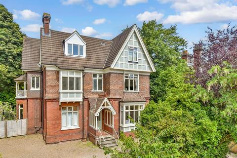 2 bedroom flat for sale, Somers Road, Reigate, Surrey