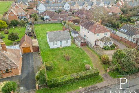 2 bedroom detached bungalow for sale, Suffolk Avenue, West Mersea, Colchester