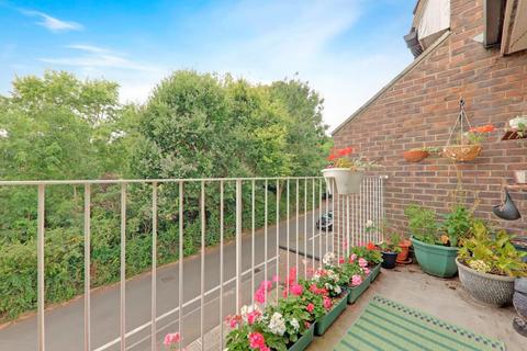 2 bedroom flat for sale, Taylors Lane, Sydenham, London