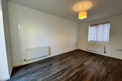 3 bedroom semi-detached house to rent, Everside Drive, Manchester