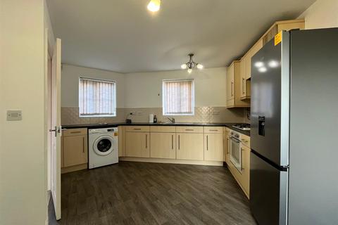 3 bedroom semi-detached house to rent, Everside Drive, Manchester