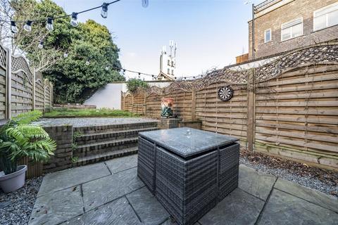 4 bedroom house to rent, Este Road, London