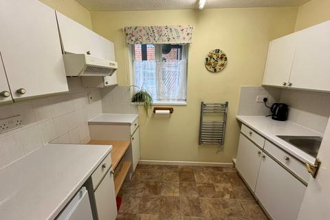 2 bedroom ground floor maisonette for sale, Wiltshire Close, Hungerford RG17