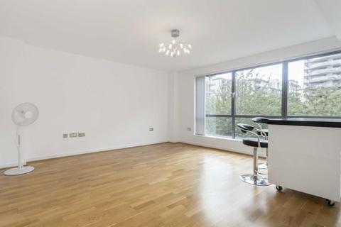 2 bedroom flat to rent, Great West Road, Brentford TW8