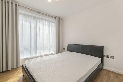 2 bedroom flat to rent, Great West Road, Brentford TW8