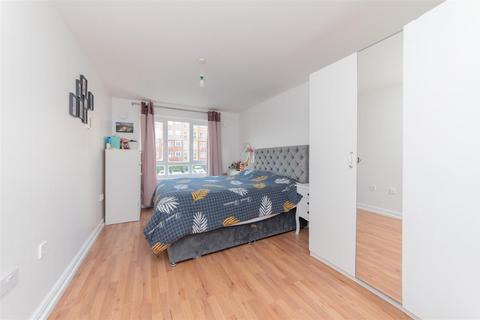 2 bedroom flat for sale, Glebelands Close, North Finchley