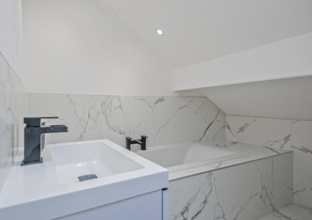 Attic En-Suite