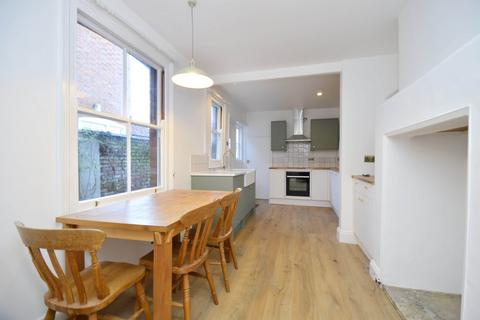 3 bedroom terraced house to rent, Glebe Road, Norwich NR2