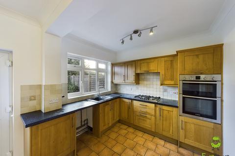 4 bedroom semi-detached house to rent, Winchelsea Avenue, Bexleyheath, Kent, DA7