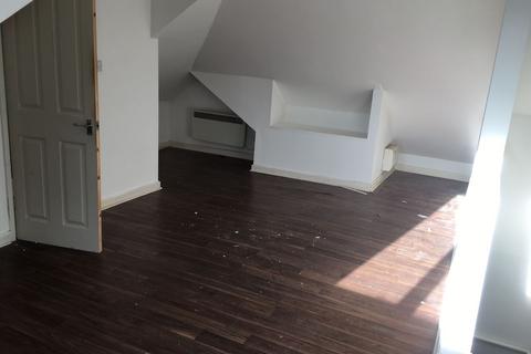 Studio to rent, Bitterne Road West, SOUTHAMPTON SO18