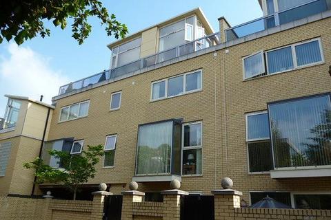 4 bedroom townhouse to rent, Nelson Road, Southsea PO5