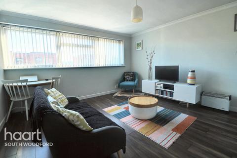 1 bedroom flat for sale, Lynwood Close, South Woodford