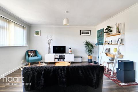 40 Lynwood Close, London, E18 1DP