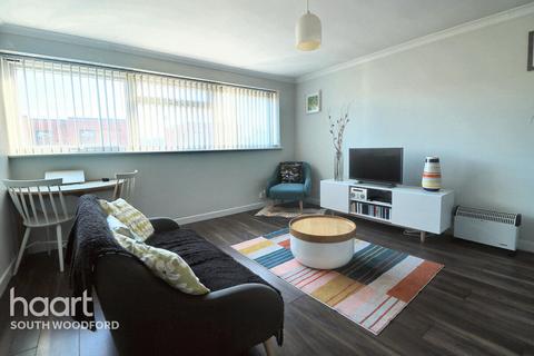 40 Lynwood Close, London, E18 1DP