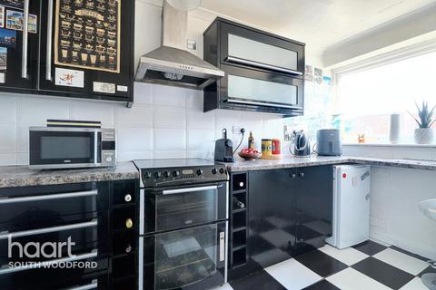 40 Lynwood Close, London, E18 1DP