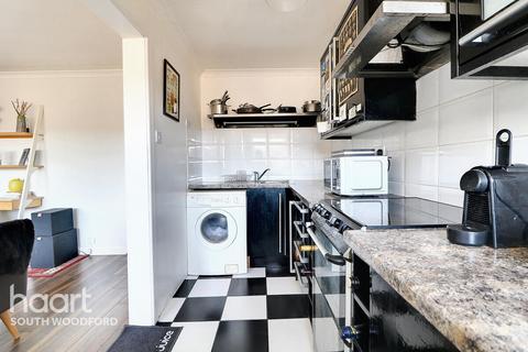 40 Lynwood Close, London, E18 1DP