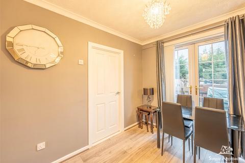 77 Balmoral Gardens, Dundee, DD4 8RZ