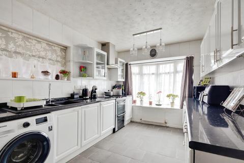 4 bedroom semi-detached house for sale, Gipson Park Close, Leigh-on-sea, SS9