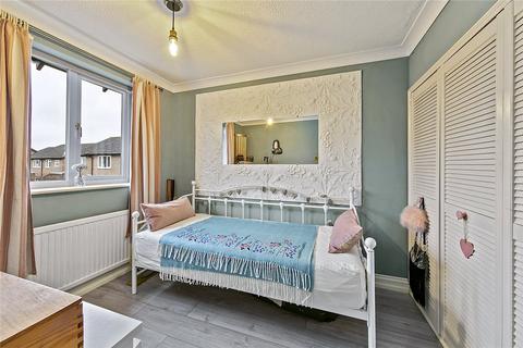 58 Stevens Close, Hampton, TW12 3YW