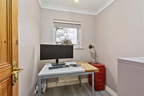 58 Stevens Close, Hampton, TW12 3YW