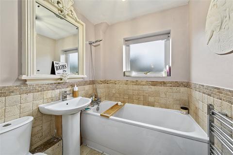 58 Stevens Close, Hampton, TW12 3YW