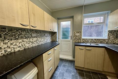 2 bedroom terraced house to rent, China Street, Darlington