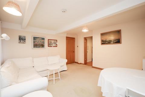 2 bedroom flat to rent, Trinity Way, Acton