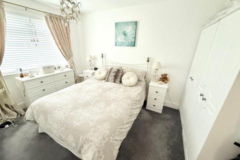 73 Cranesbill Road, Lowestoft, NR33 7EE