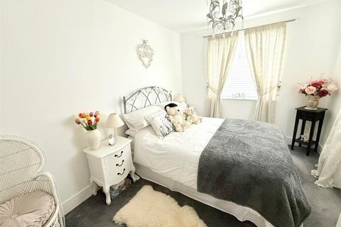 73 Cranesbill Road, Lowestoft, NR33 7EE