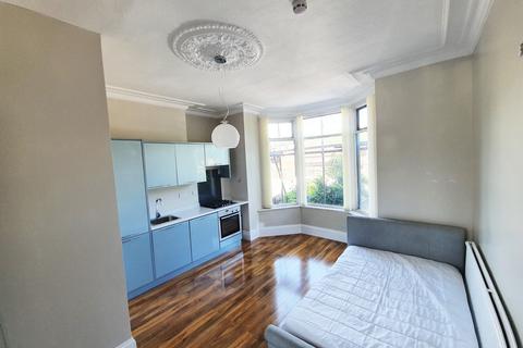 Studio to rent, Ecclesall Road, Sheffield S11