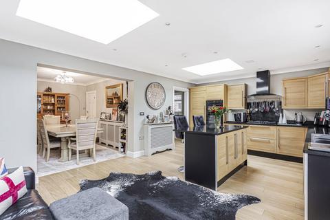 3 bedroom detached house for sale, Leacroft Close, Staines-upon-Thames, Surrey, TW18