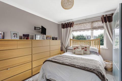 3 bedroom detached house for sale, Leacroft Close, Staines-upon-Thames, Surrey, TW18