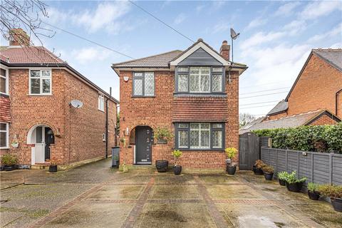 3 bedroom detached house for sale, Leacroft Close, Staines-upon-Thames, Surrey, TW18