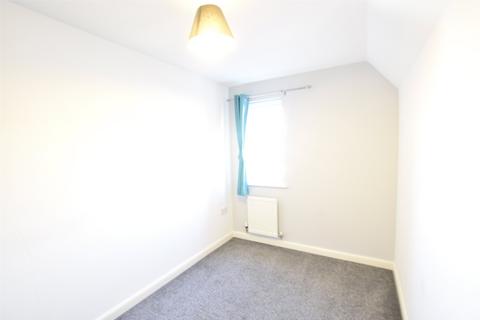 2 bedroom end of terrace house to rent, Latimer Close, Bristol BS4