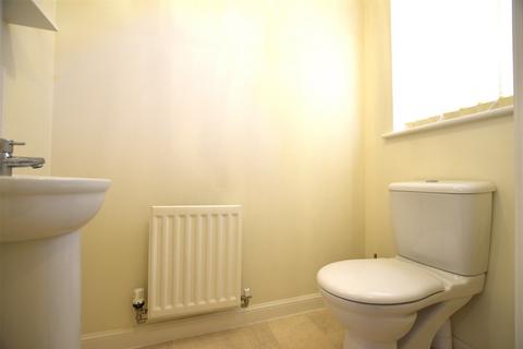 2 bedroom end of terrace house to rent, Latimer Close, Bristol BS4