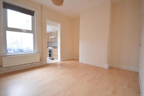 2 bedroom terraced house to rent, Railway Street, Gravesend DA11