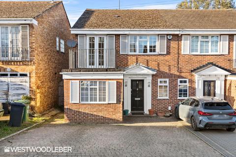 3 bedroom semi-detached house for sale, West Close, Hoddesdon EN11