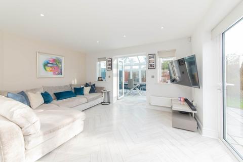 155 Coleridge Way, Borehamwood, WD6 2AF