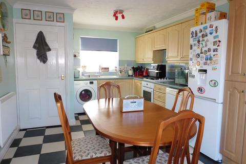 3 bedroom semi-detached house for sale, Kensington close, Holbeach