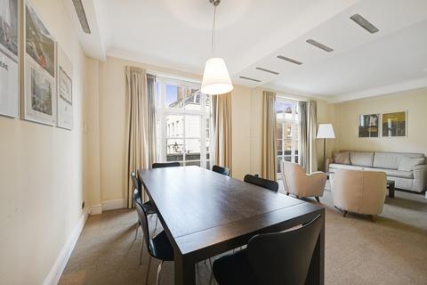 2 bedroom flat for sale, Carrington House, Mayfair W1