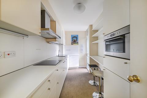 2 bedroom flat for sale, Carrington House, Mayfair W1