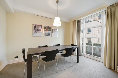 2 bedroom flat for sale, Carrington House, Mayfair W1