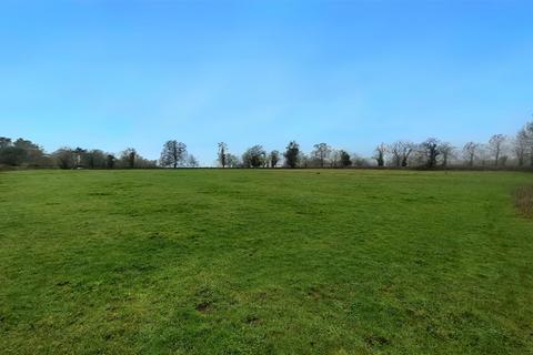 Farm land for sale, 7.76 Acres of Land & Stables at Thorpe Satchville, Melton Mowbray