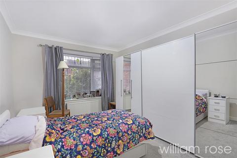 2 bedroom maisonette for sale, Chase Gardens, London E4