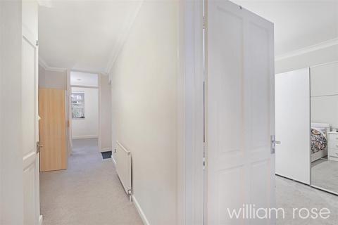 2 bedroom maisonette for sale, Chase Gardens, London E4