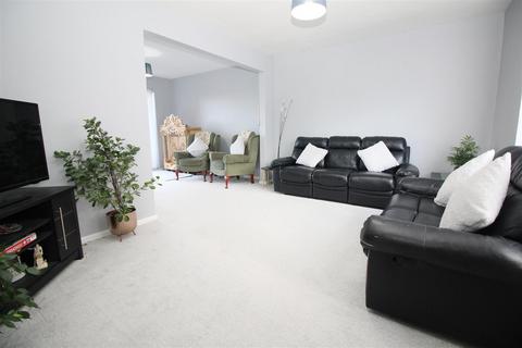 3 bedroom house to rent, Barnfield Road, Northgate, Crawley