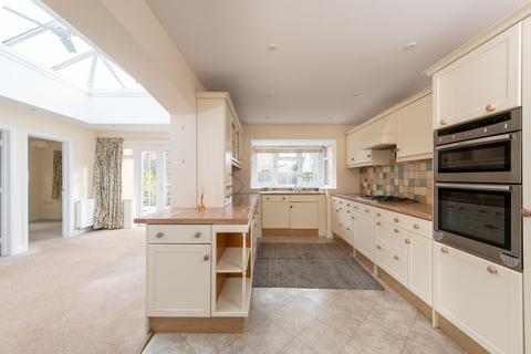 4 bedroom semi-detached house for sale, Holtom Street, Stratford-upon-Avon, Warwickshire, CV37